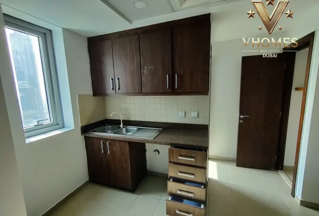 Executive Tower F,15